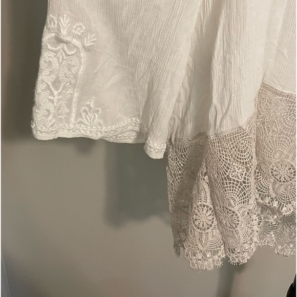 Cold shoulder lace detail top - Picture 5 of 5